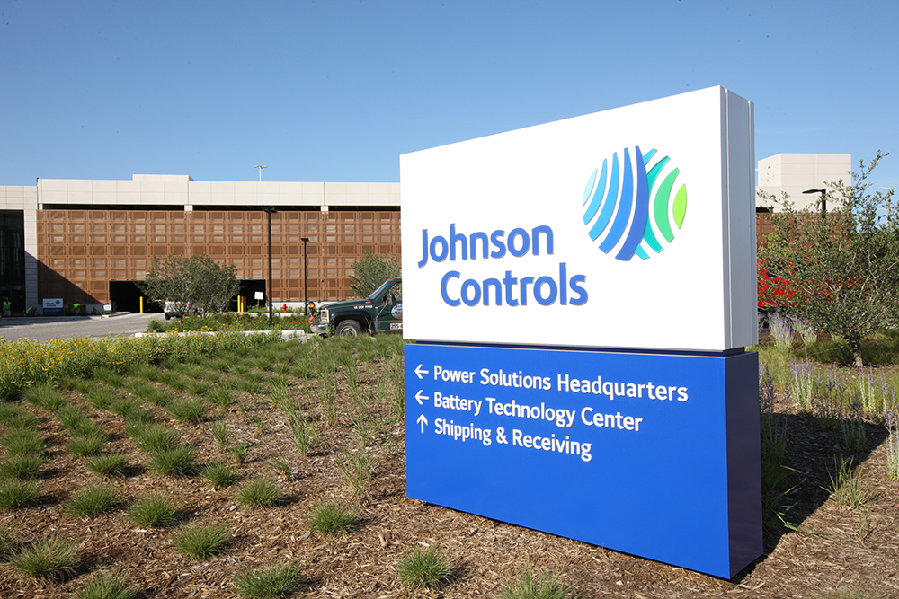 JOHNSON CONTROLS, INC. WORLDWIDE HEADQUARTERS PARKING DECK - Hunzinger  Construction Co.